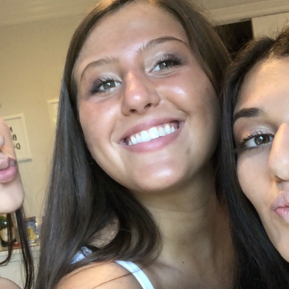 Meet your Posher, Sarah - Picture 1 of 1